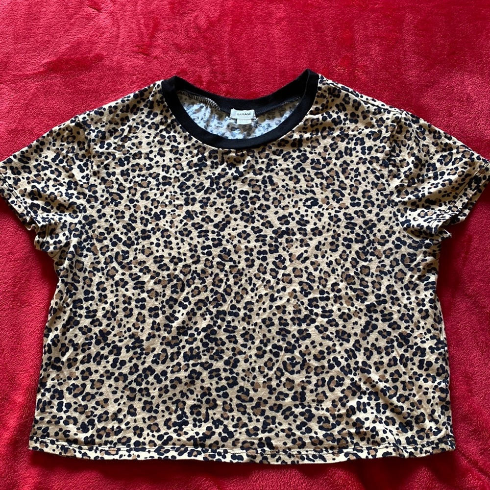 🎉LAST CHANCE🎉Garage Leopard Print Cropped tee